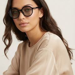 Women's Lightweight Geometric Oversized Sunglasses | Elegant Retro Fashion Accessory 2