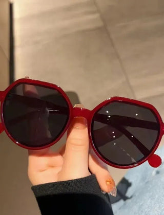 Women's Lightweight Geometric Oversized Sunglasses | Elegant Retro Fashion Accessory 5