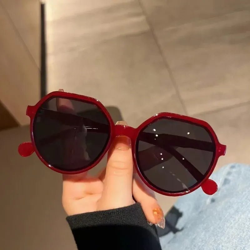 Women's Lightweight Geometric Oversized Sunglasses | Elegant Retro Fashion Accessory 5