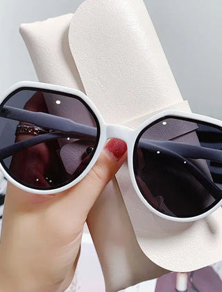 Women's Lightweight Geometric Oversized Sunglasses | Elegant Retro Fashion Accessory 6