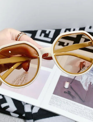 Women's Lightweight Geometric Oversized Sunglasses | Elegant Retro Fashion Accessory 8