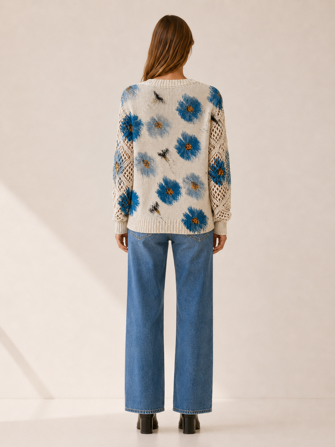 Women’s Floral Knit V-Neck Jumper – Fitted Hem