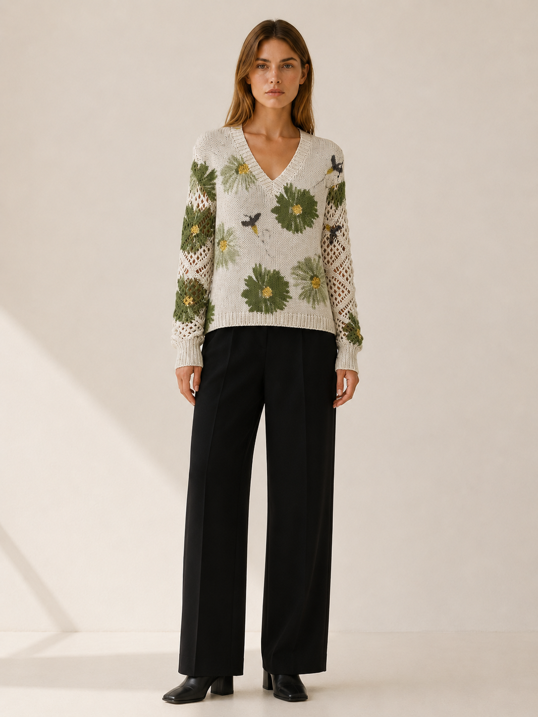 Women’s Floral Knit V-Neck Jumper – Fitted Hem